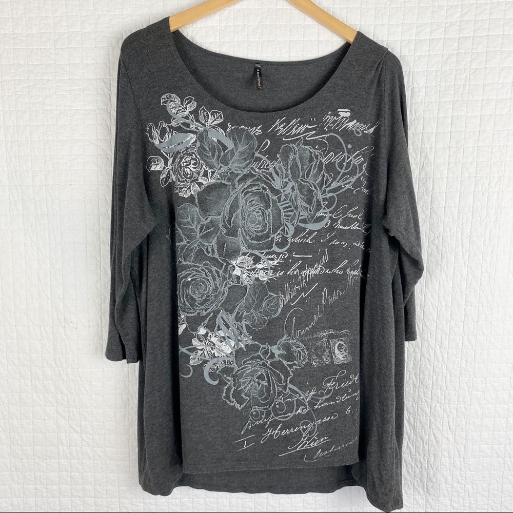 Bleaker & McDougal Gray Graphic Print Roses Top 1X - Picture 5 of 6